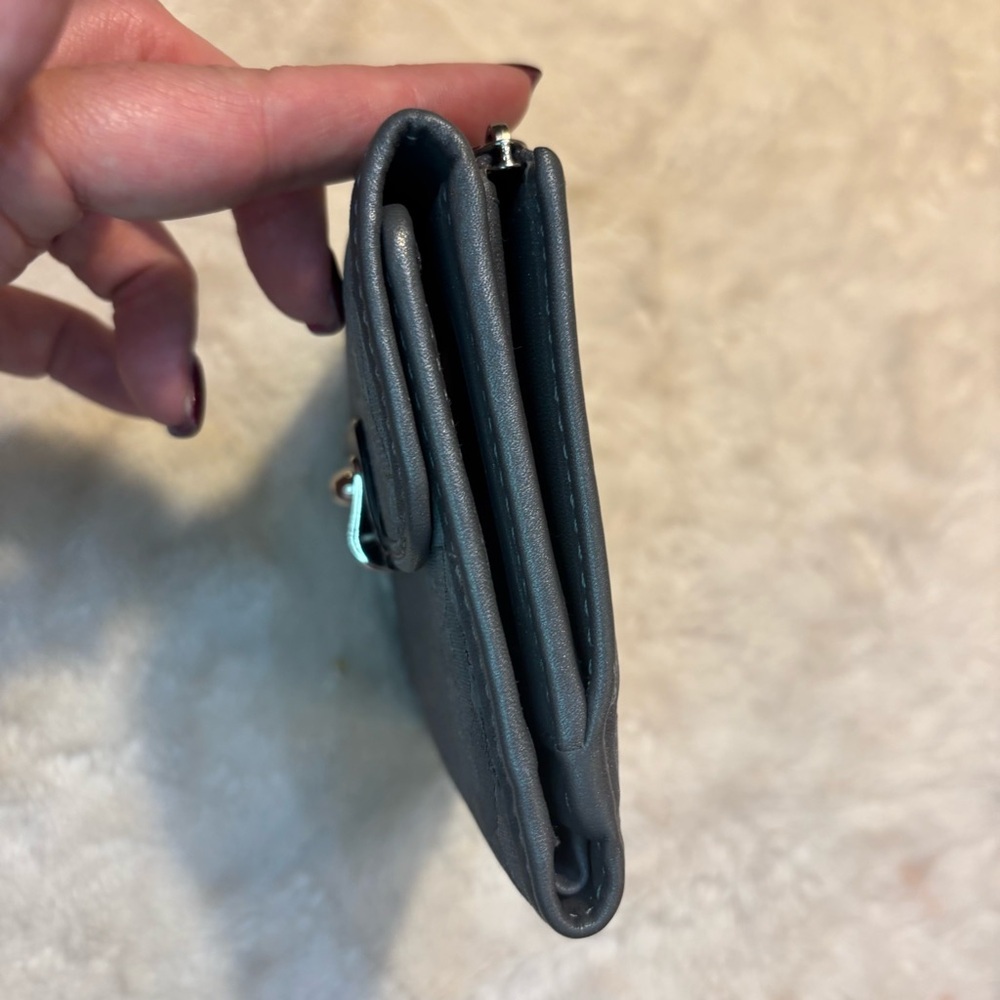 COACH Wallet Signature C Charcoal Gray Silver Metallic Trifold Patent Leather - Picture 7 of 16